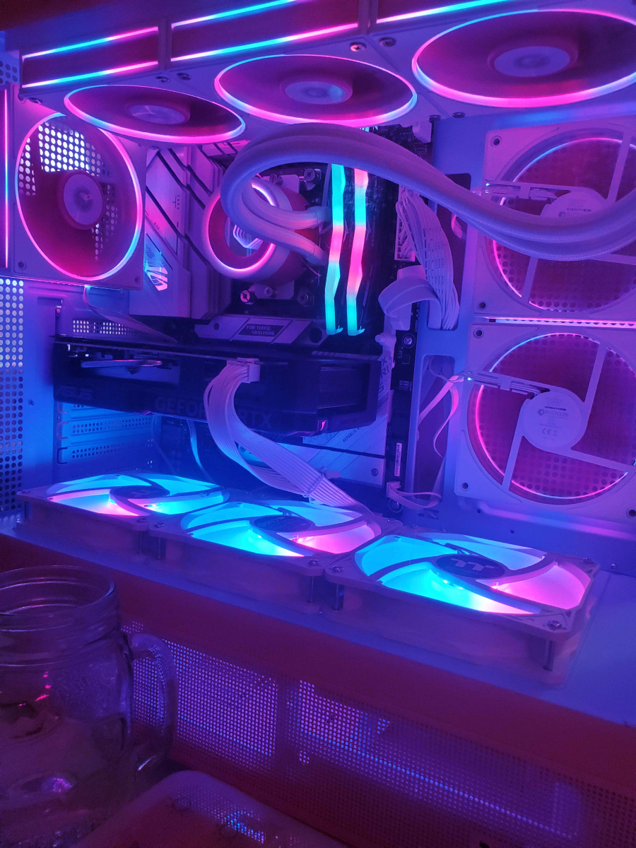 Guts and wires inside of Suzu